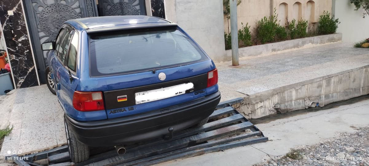 اسلام عليكم
استرا للبيع 

موديل 93 

سياره نظيفه صبغ عام للجماليه فقط بدون تبديل بدون ضرر 

السياره باسمي رقم بابل انجليزي شرط التحويل سياره بدون كوبون انت من تحول السياره تطلع له كوبون بنزين حتى باسمك 

محرك 16شرط كير شرط لا صرف ولا نفخ

سعر 37

***********
