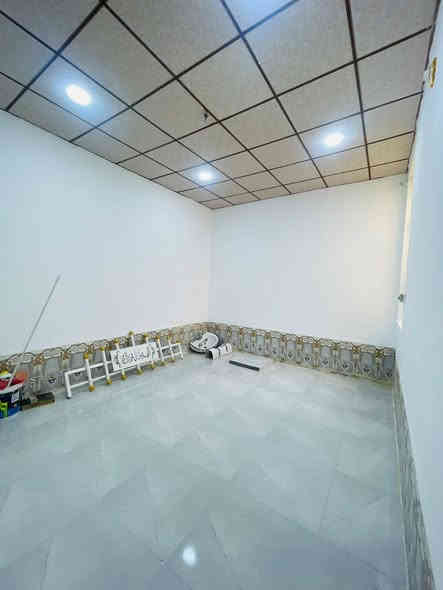 بيت 100 متر بناء جديد صب كونكريت مسلح غرفه وصاله ومطبخ واستقبال وصحيات داخليه وخارجيه ومكشوفه وطارمه شريط ميسان كفه التجاري السعر 110 وبي مجال
حي ميسان قطاع 76
 للاستفسار مكتب الخالدي للعقار
موقع المكتب حي ميسان شارع كيات قبل تقاطع شارع بوريات 
او الاتصال على الرقم التالي
***********
***********
