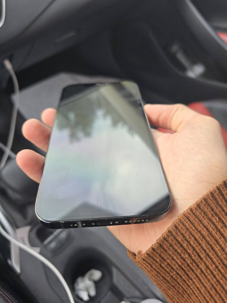 ايفون 12 برو ماكس نظيف جدا 
شخط واحد ما بيه ذاكر 256 بطارية %80 كلاس جديد السعر 600 الف قفل كلش نظيف

***********
