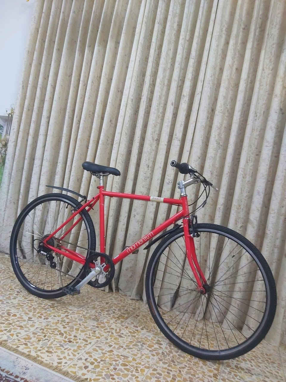 دراجة نوع 700c ماركة momentum مومنتم ياباني نظافة 95/% 

السعر 100الف وبي مجال 

((العنوان/بغداد/البلديات)) رقم الهاتف ***********
