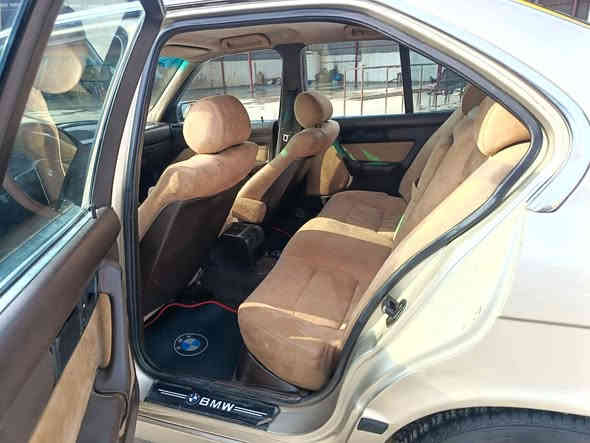 BMW 525. 1990. توماتيك. سعر 60 و مجال  رقم تلفون *********** واتساب
