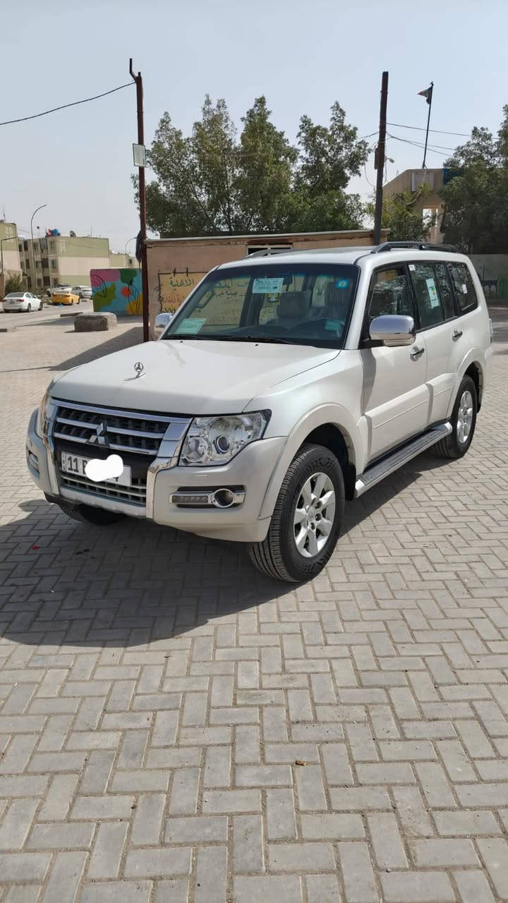 باجيرو موديل ٢٠١٠ مكفولة كفالة عامة لا ضربة ولا صبغ فول مواصفات حبتور تحكمات جيهتين حاكية حساس شاشة كامرة دوارة كشنات جلد وكهرباء فتحة سلايت زراك لايت ثلاجة دمام خلفي اشاير بلمري مري شفط وبيهة مواصفات اكثر مكينة وكير خير من الله صدر امامي وخلفي جدد تبريد ثلج تخم تايرات جدد كهربائيات كلهة شغالة سياره جاهزه من كل شي اي نقص مابيهة رقم بغداد الدولي الجديد بسمي سعر ١٤٧ وبيهة مجال للشراي للستفسار *********** عنوان بغداد البلديات
