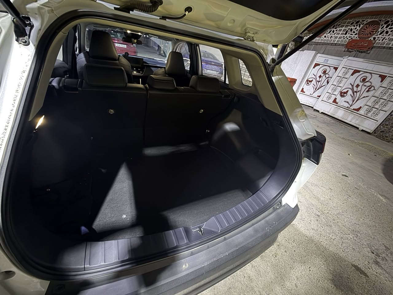 � تويوتا فرونت لاندر 2025 – فئة S فل مواصفات 🚘
ماشيه 20500 قابله للزياده سيارة بعده بحالة الوكاله دهن وكاله جديده سيارة بيه تكحيله بالدعاميه شخطين

🔥انتباه انتباه انتباه !  السيارة اعلا فئة فئة S انتبه🔥

❗️اختلافها عن الفئات الاخرى اللايت و البك لايت واطارات الدعاميات وشكل الويل كب والانارة المحيطية الداخلية ❗️

✨ أهم المواصفات:

محرك 2000 هايبرد🚗

• لايت زينون وعدسات LED عدد 4

• بك لايت LED

• ويل كب كروم أسود

• مقاعد جلد أصلي + مقعد كهرباء بثلاث وضعيات

• إنارة محيطية داخلية

• شاشة وسطية + كامرة خلفية

• بصمة ودخول ذكي

• فتحة سقف سلايد روف

• سبويلر قمارة

• بلوجكتر زينون

• تحكم مقود جانبين

• رادار + تحديد مسار

• هاند برك كهرباء + أوتو هولد

• درايف مود + مانع انزلاق

سياره جاهزه من كلشي ع ايدي شرط الفحص
 
سعر خاص 
 مكاني زعفرانيه
رقمي ***********
