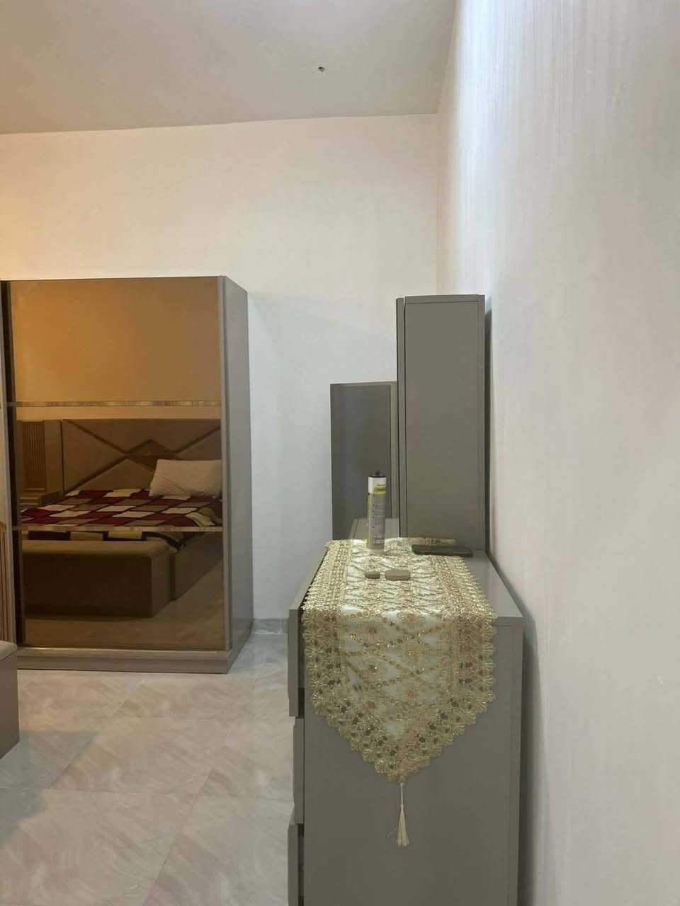 فرصة مميزة 🔑
دار للبيع في منطقة هادئة ومخدومة
📍 الموقع: الوردية داخل المقاطعة – مقابل مدرسة مالك الأشتر الابتدائية
📐 المساحة: 280 م²
📄 النوع: طابو زراعي (سند 25)
مواصفات الدار:
• بناء حديث
• غرفتا نوم
• كلدور
• مطبخ
• غرفة استقبال
• كراج سيارة
• حديقة
ملاحظة:
الدار بخدمات كاملة، وينقص فقط عمل السياج (السور) وتطبيگ السطح.
البيع على واقع الحال.
📞 للاستفسار: ***********
#دار_للبيع #عقارات_بابل #عقارات_الحلة #بيت_للبيع #فرصة_عقارية #استثمار_عقاري
