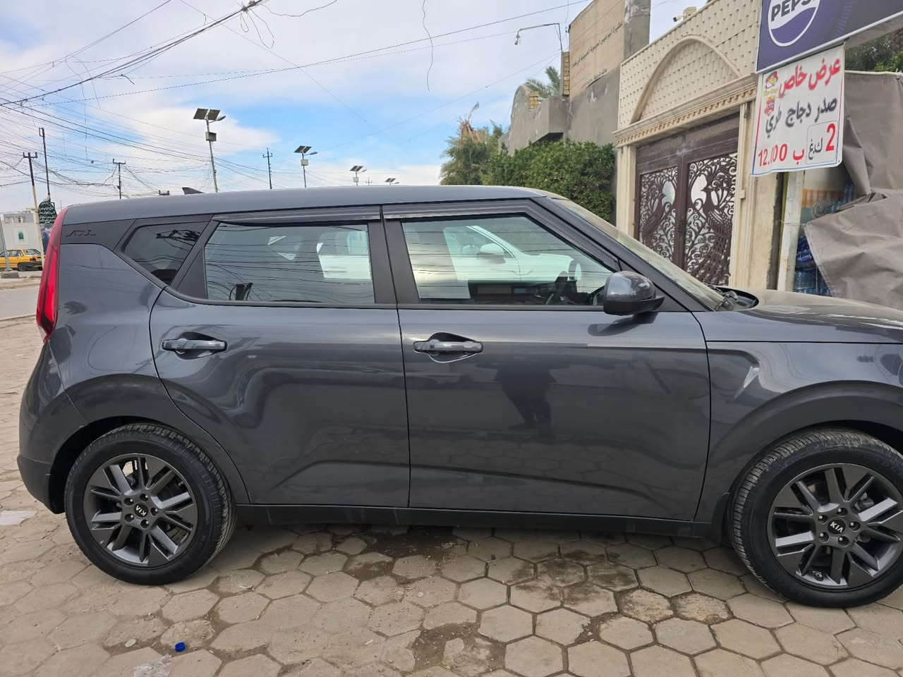 يا صول موديل 21

فئه السيارة ex فول الفول

محرك 2.0

حادثها موضح بالصور بس الصندوك معدل 

بدون تبديل بدون ايرباك

مواصفات:

فتحه سقف

بصمه 

تدفئه كشنات

داخل لون ابيض على صفار

تحكم ستيرن

تحكم تبريد بيانو

تنبيه خروج عن مسار

رادرات 360

عليها لدات على كل لايتات من عالي وناصي وبلاجكتور حتى ضوة رقم

تحكم ستيرن جهتين

تشغيل عن بعد وهوايه مواصفات بيها 

ماشيه 22الف بس

السعر 165 وييه مجال

للاستفسار

*********** بغداد, العراق
