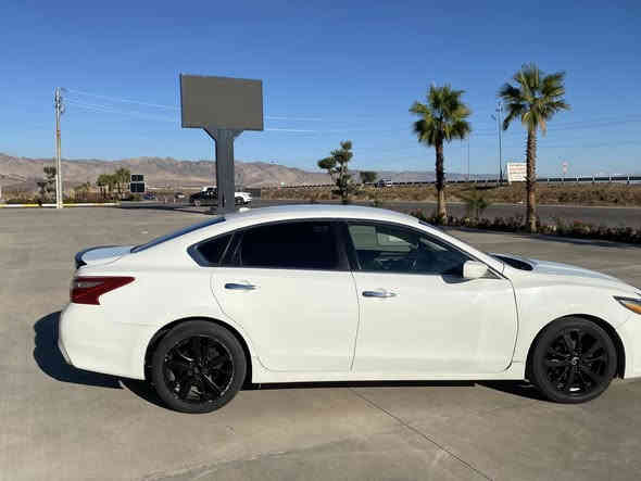 سلام عليكم للبيع نيسان التيما. موديل 2018 سياره بيها 5 قطع صبغ ثلاث امريكي اثنين خليجي سياره بدون ايرباك ولا واحد مو طاك كله بشرط كير مكينه بشرط رقم سنويه جديد سياره جاهزا بدون مصرف مواصفات SV تشغيل عن بعد بصمه ابواب شاشه رادار سياره نضيفه جاهزا بدون دواخل. حجر كزوز بشرط. سعر سياره 125 مجال بيها رقم تلفون ***********
