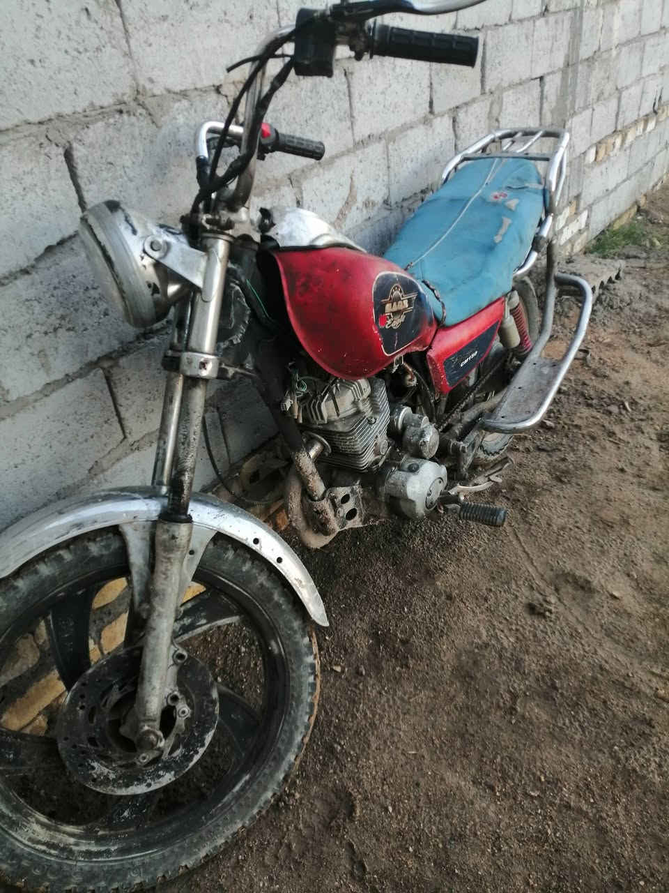 السلام عليكم دراجه جامده للبيع مكينه مقفوله مقفولات سرقه دراجه مكانكم ابو عباس سعر  سعر 250 وبيها مجال الطيبين شراي يتصل ***********
