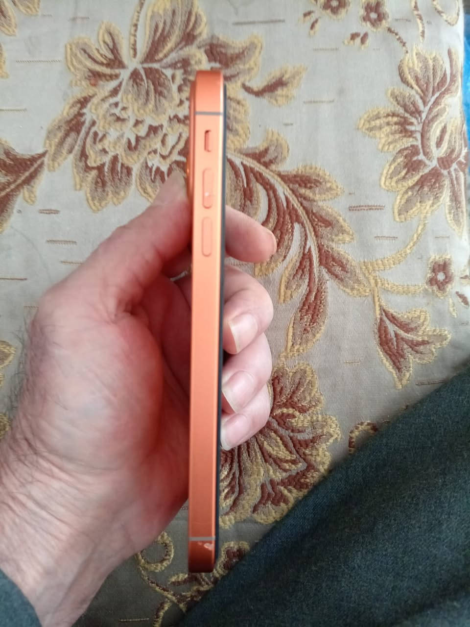 للبيع ايفون xr نظيف جدا نموذج M الاصلي مكفول من أي خلل كله شغال محور 17 تحوير درجه أولى مع شاصي ايفون 17 ذاكره 64 بطارية 85 بلاديه شاشة بلاديه كله على وضع الشركه كامرات زلال مكاني الغزاليه السعر 175 قفل من الاخير الشراي يجي خاص او الاتصال ***********
