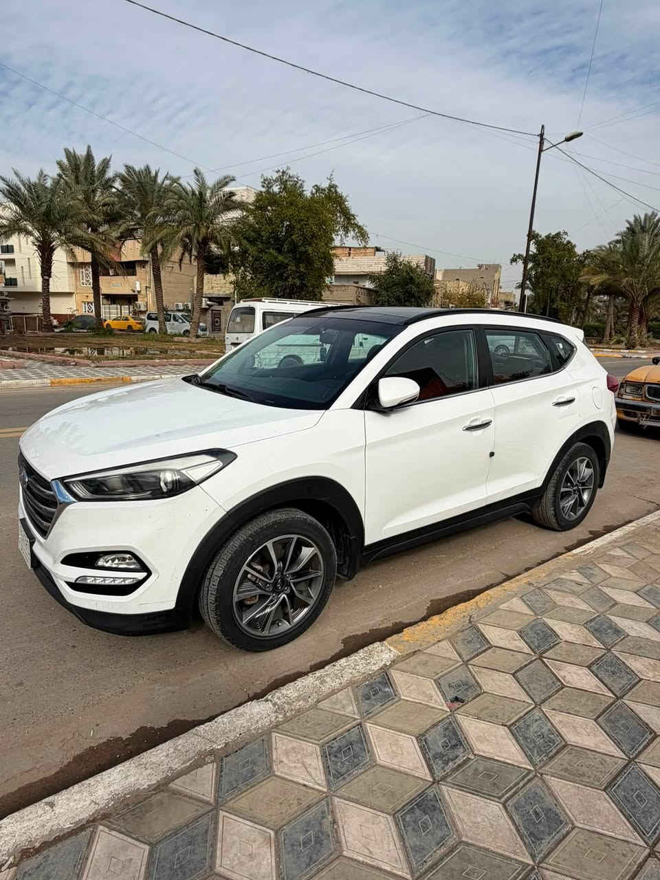 توكسان  2018 خليجي
رقم بغداد بسمي 
القماره بنوراما
شاشه 
كامره 
حساسات 
مكينه. 2000 
ممشه السياره 112 km
السياره حلوه مال بيت 
السونار مرفوق مع الصور 
 
مكان السياره بغداد 

 الرقم ***********
