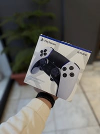 جوستك بلي 5 احترافي نضيف وكامل ملحقاته بسعر 200 الف جوستك لون وردي جدي...