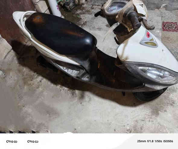 كامكو V2 نضيفه الدراجه مفتوحه 
عطلانه وضاله بل بيت 
كفراتها مختمه بلاد 
عداده 140 
الدراجه رخيصه كلش 250 وبيه مجال قليل 
رقمي فقط وأتساب (***********)
