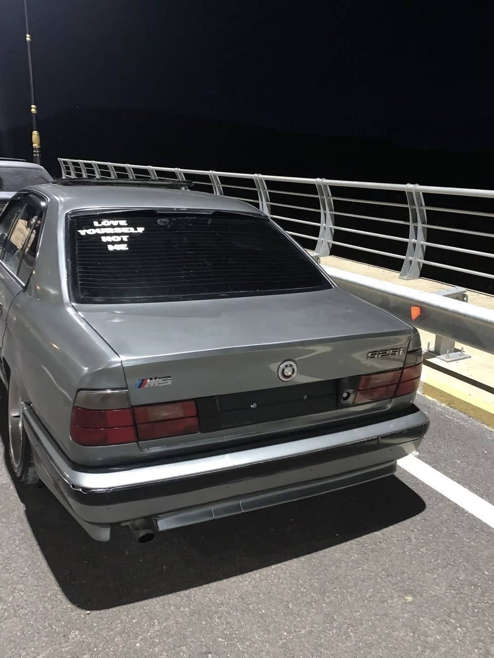 سەرەتا بەناوی خودا BMW
بۆفرۆشتن مۆدیل1993حجم 520 گێرحادی
بێ لێدان موس براوە بەشەرت 
سەنەوی وەکاکە ئەسڵ 
٤ تایەو ویل Mلۆکی لەژێرە
فولە بەس عادیە 
لەسەر ساخی حامکراوە 
تازە پۆلیش کراوە بەس ماشەلای دەوێت 
موشتەری نامە بنێرە ژ.م***********
شوێن سۆران
