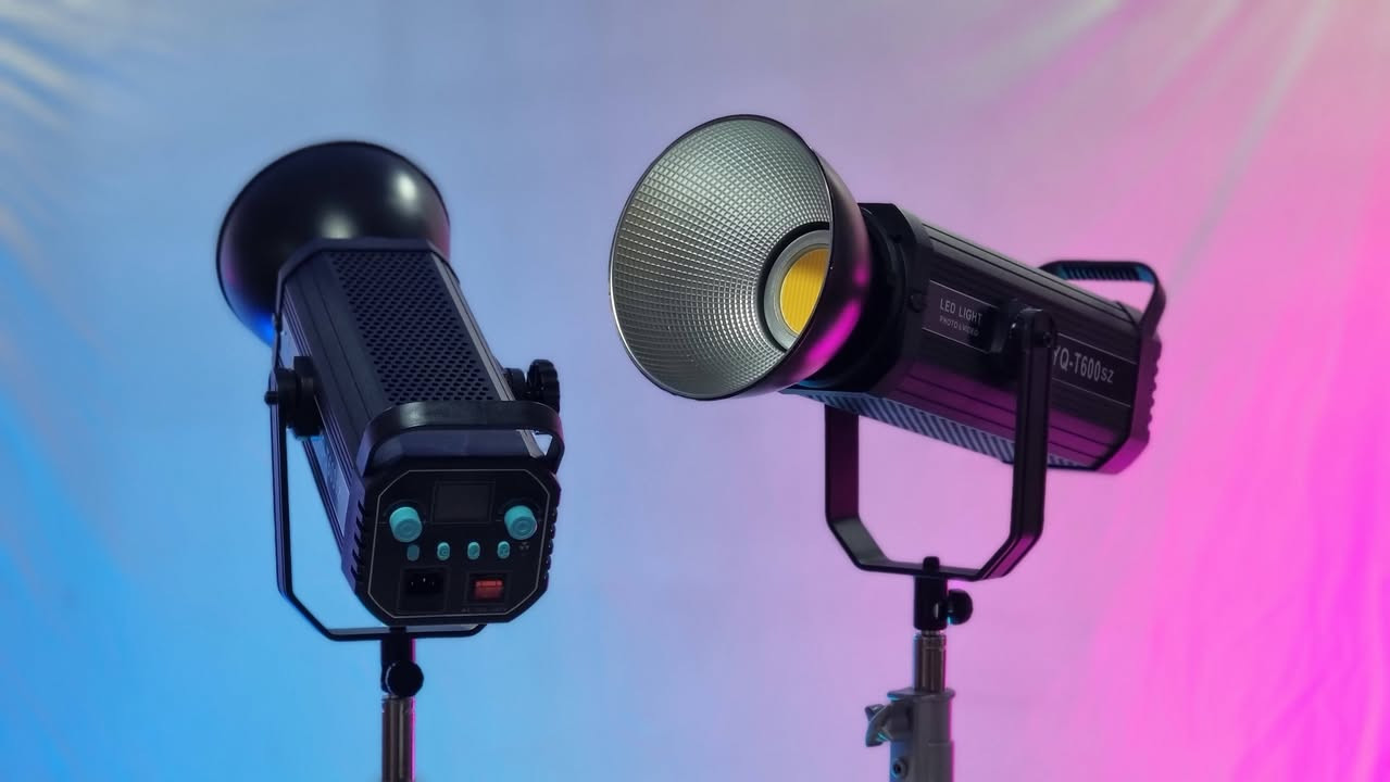 اضاءة فديو مستمرة 600 واط من شركة YSKE 
باي كلر 
شمسي ابيض ثلجي
تحكم كلفن
تحكم بقوة الاضاءة 
شاشة كبيرة 
فانات تبريد عدد ٢ صامت
تحكم تطبيق موبايل
جديد متوفر توصيل  ***********
