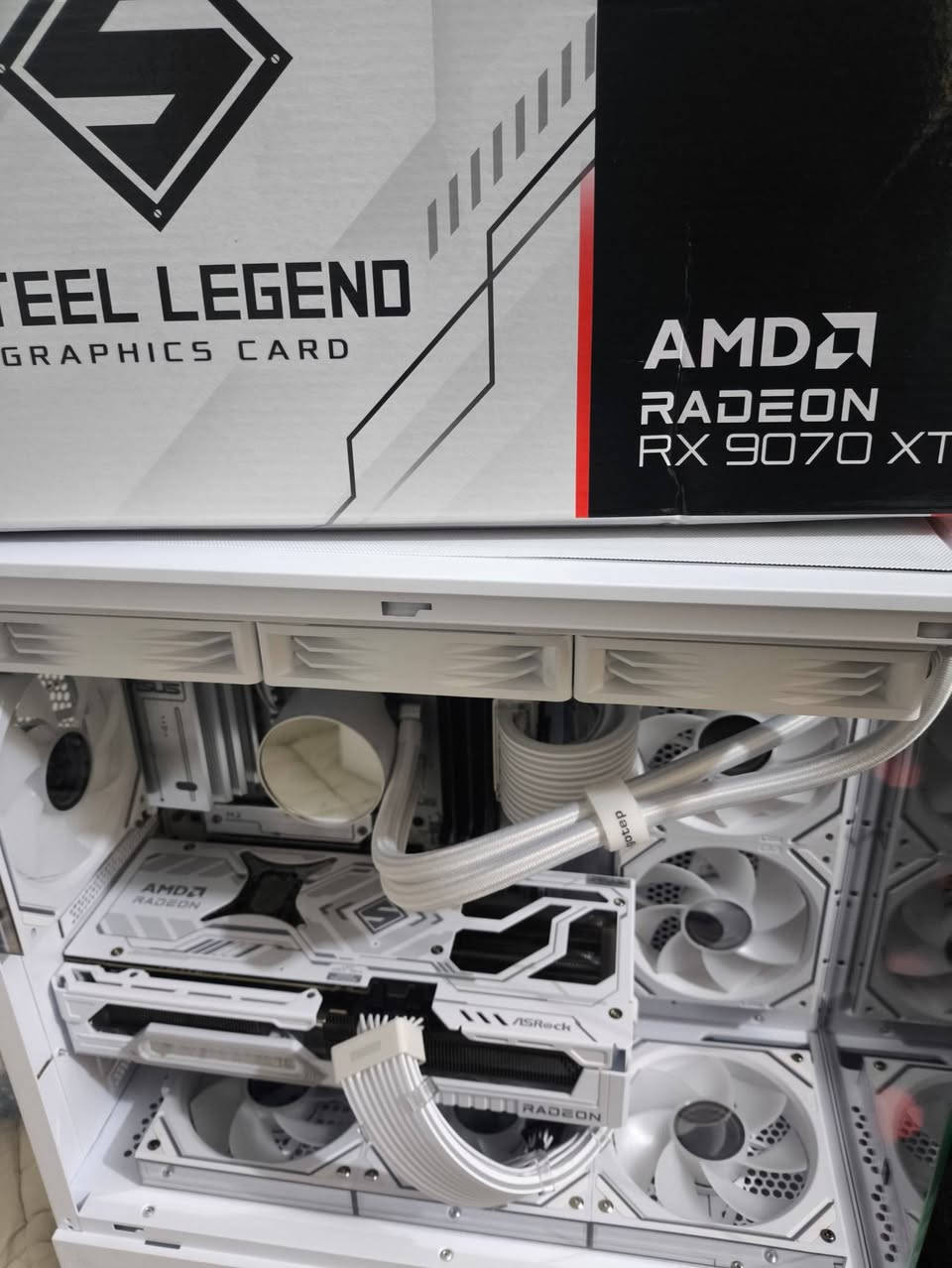 سلام عليكم تجميعة فئة عليا جديدة للبيع مستخدمة شهر، المواصفات
المعالج Ryzen 7 7800X3D
كرت الشاشة RX 9070XT Steel Legend
الرامات DDR5 32GB 16×2
التخزين M.2 NVME 1TB بسرعة 7400
المزربورد Asus B850 MAX
مبرد مائي ثلاثي Havit F2002
مزود طاقة 850w 80plus gold من سيغوتيب
الكيس من Havit زجاجي وميش وخاماته فخمة وبيه تسع مراوح
شاشة 2K 200HZ بحجم 27 وتدعم مليار لون 10bit

UPS Online 1KV

وياها ميز وكيبورد ميكانيكي عربي انكليزي ويدة تحكم احترافية من ريدماجيك CyberGamepad وماوس Redragon 918 Pro وماوس باد انمي من نفس الشركة والشكل بابعاد 90×40 ومضادة للسوائل، كلشي كامل ولا قطعة تنقصك وكل الغراض والتجميعة مية بالمية نظافة، 
تجميعة High end 4K high refresh rate
كل كراتين القطع موجودة، وبيها ضمان شخصي شهر كامل

سعر التجميعة وكل القطع الاضافية 3 ملايين ونص
مكاني بغداد وتجي بنفسك لبيتي تفحصها وتتأكد قبل ماتاخذها
وهذا رقمي للتواصل موجود واتساب وتليغرام همين ***********
