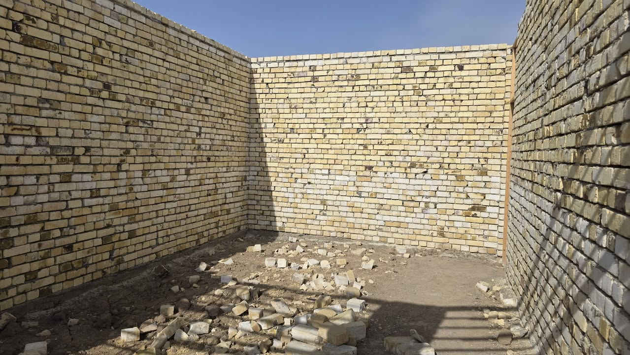 هيكل للبيع 200متر يحتوي ع غرفتين وصاله ومطبخ وستقبال زراعي مرقم كوت حي الحكيم شارع حي الوائلي السعر ٣٧ مليون وبي مجال الستفسار دلالية احمد دلالية السعيدي  عنوان المكتب قرب حسينية بيت اخليفه التصال *********** او ***********
