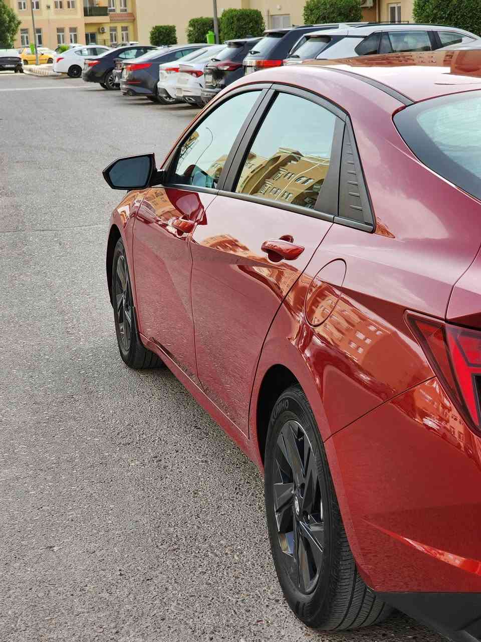 اللهم صلِ على محمد وآل محمد 
ألنترا هايبرد بلو 2023   وارد أمريكي 

محرك 1600 
الكَير  DCT اوتوماتيك  6 سرعات 
ماشية 49 ميل
فرامل ABS
شاشة لمس  Apple Car Play. و Android Auto 
بصمة 
بصمة ابواب 
هاند بريك بصمة 
ترحيب عند الأقتراب 
صندوق ذكي يفتح عند الأقتراب 
كامرة خلفية 
نظام تثبيت سرعة 
قيادة ذاتية   على الشوارع المخططة 
رادارات حساسات 
نظام مانع انزلاق 
نظام تنبيه عند الاصطدام
نظام تثبيت سرعة 
تحكم على المقود ( سياقة ذاتية على الشوارع المخططة )
3 أنظمة قيادة   ( نورمال - سمارت - سبورت )
اوتو هولد 
كشنات تدفئة 
تبريد منفصل 

صور الحادث موجودة مع الصور 
الأيرباكات جميعها سليمة 
ملاحظة :- بيها رصعات بالقمارة اثر تحميل  واني مامسويها  باقية على وضعها 

السعر 156
رقم بغداد - مكاني بغداد 
***********
