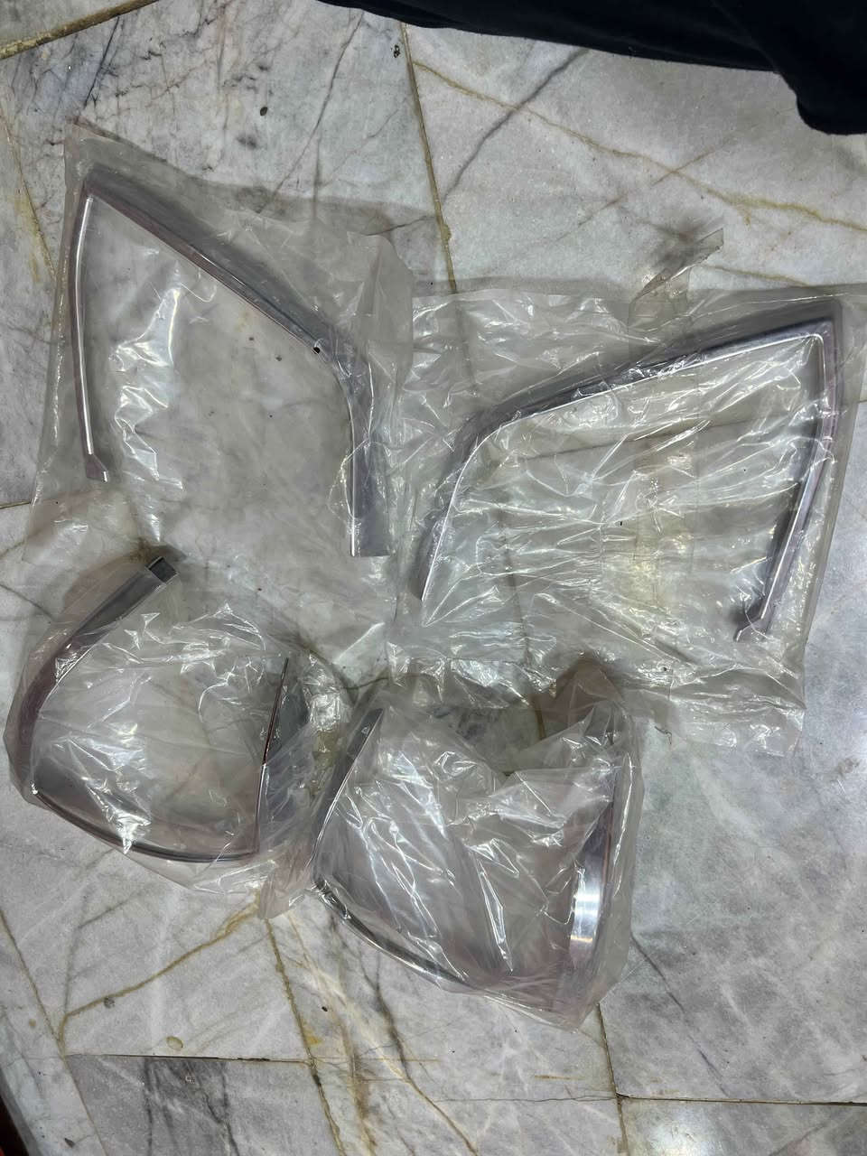 السلام عليكم 
اغراض لاندكروز ولكزس وبرادو
 الي يفيده اي غرض منهم  يتفضل 
خاص او  يتصل و في خدمتكم ***********. البصرة, العراق
