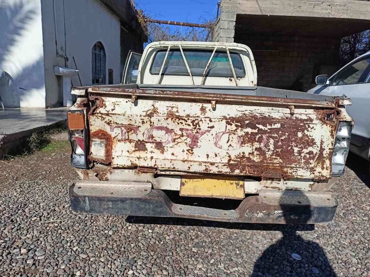 السلام عليكم...
بكم للبيع موديل 82 
السعر 16 وبيهه مجال
للاستفسار الاتصال ع الرقم التالي... ***********
