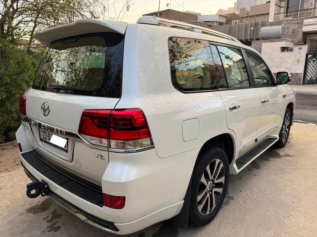 اخوان السلام عليكم عندي لاندكروز جكسارة موديل ٢٠١٧ ٦ سلندر بيها فقط جاملغ الأمامي مبدل بلادي والباقي مكفول وكلش نظيفة بمعنى الكلمة ورخيصة ماشية ٧٥ الف والشراي يتصل وما اقصر وياه *********** وبي واتساب..
