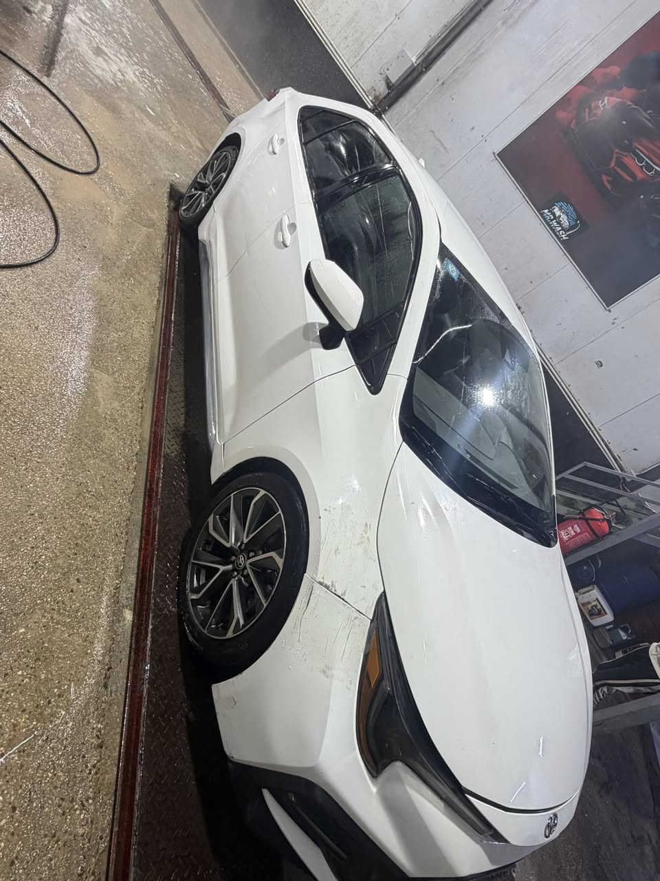 � تويوتا كورولا 2022 – SE سبورت
✔️ ماشيه: 9,000 كم فقط
✔️ محرك 2.0 لتر – 4 سلندر
✔️ قوة 169 حصان
✔️ قير CVT أوتوماتيك
✔️ دفع أمامي اقتصادي

✨ مواصفات:

 • شاشة لمس + Apple CarPlay
 • كاميرا خلفية
 • حساسات
 • جنوط سبور
 • مصابيح LED
 • تشغيل بصمة
 • مثبت سرعة
 • تحكم ستيرن

السعر 140 ورقه 
الاستفسار ***********
                 ***********
