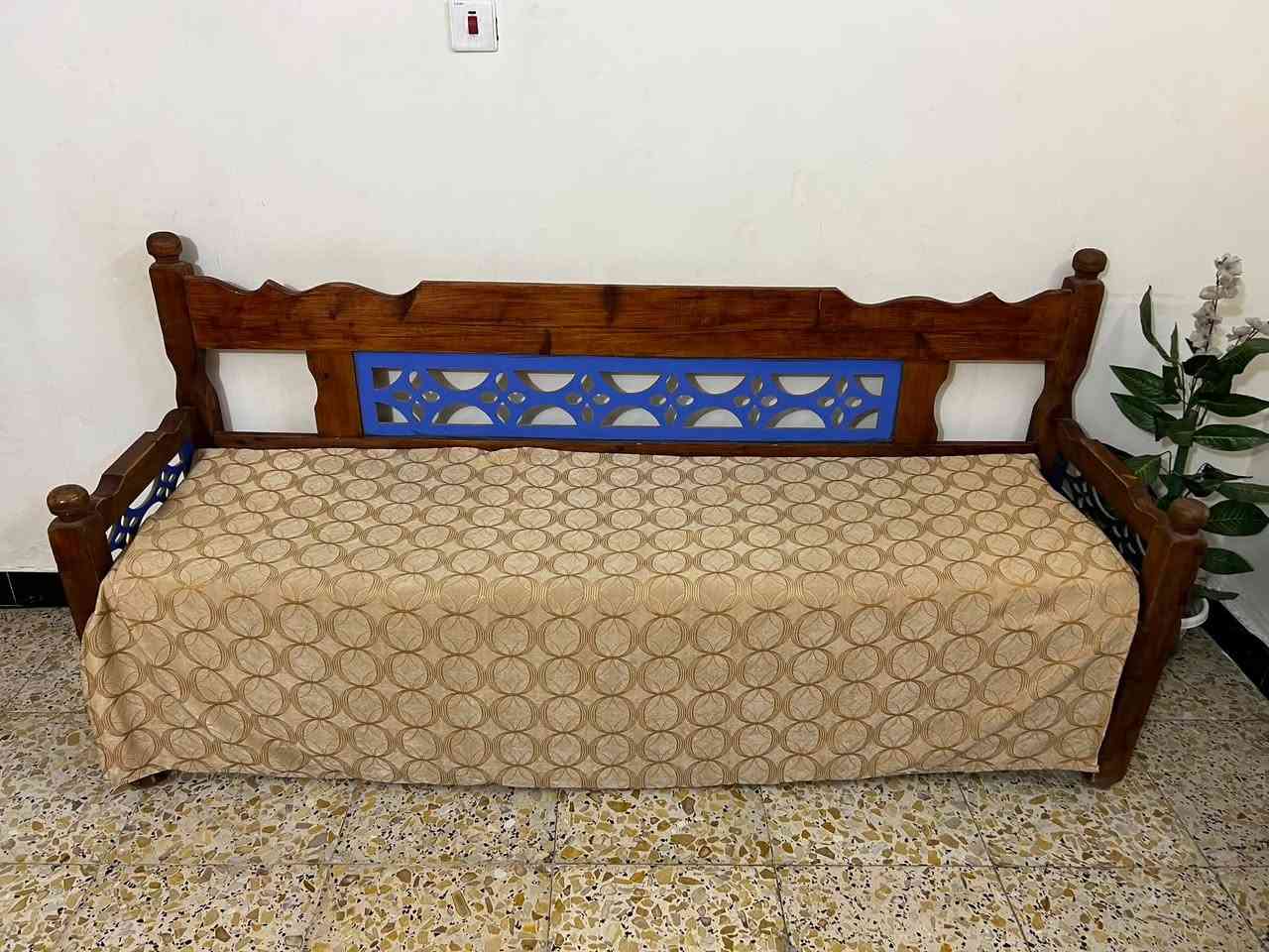 مكيف الحافظ 2 طن نظيف جدا 300 الف
كرويته + دوشك بسعر 25 الف 

العنوان / بغداد /الدوره/ شارع 60

للاستفسار ***********
