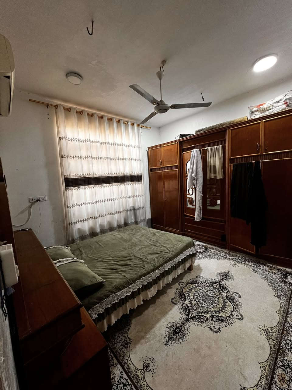 السلام عليكم
اعاده النشر بسبب الوعود 
يالله يارزاق
بيت مساحه 150  طابقين بناء طابوك 
بناء الطابق الاول 2019
الطابق الثاني 2023
الطابق الاول 
صاله هول مطبخ غرفه نوم صحيات 
الطابق الثاني غرفتين ونوم وصحيات 
 شارع 7 امتار 
العنوان زوير الغربي 
التوضيح داخل الصور 
الرقم صاحب الدار 
السعر 90 قابل للتفاوض 
***********واتساب 
***********هاتف
