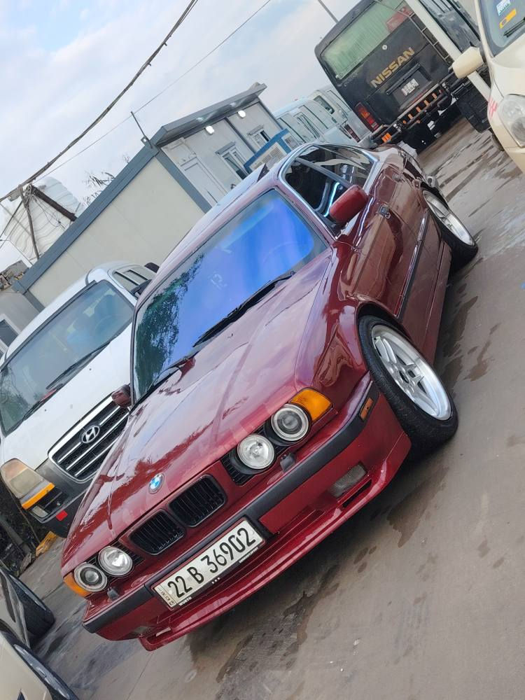 نBMWموديل 1991 فول مواسه فات كير توماتيك مه كينه 525 كه بس سلايت  ٤ جام كاره با بيش رام يانى بيش كه وره كوشن جلد ناوسبى ته بريد ساردوو كه رم ده بل ئيرباك سه ياره كه M مه يانى سبورت قه بات مواسه فات براوه وه ركه ران كير مه كينه ته قه و ره قه ته بريد به ناوكردن وه كاله هه مووى به شه رت مالي دوسته ته نها ئه زيه ته كى بيشى هه يه بن راديته ى سعر 80 كه لاو موحامه له يه كى كم  *********** أربيل, العراق
