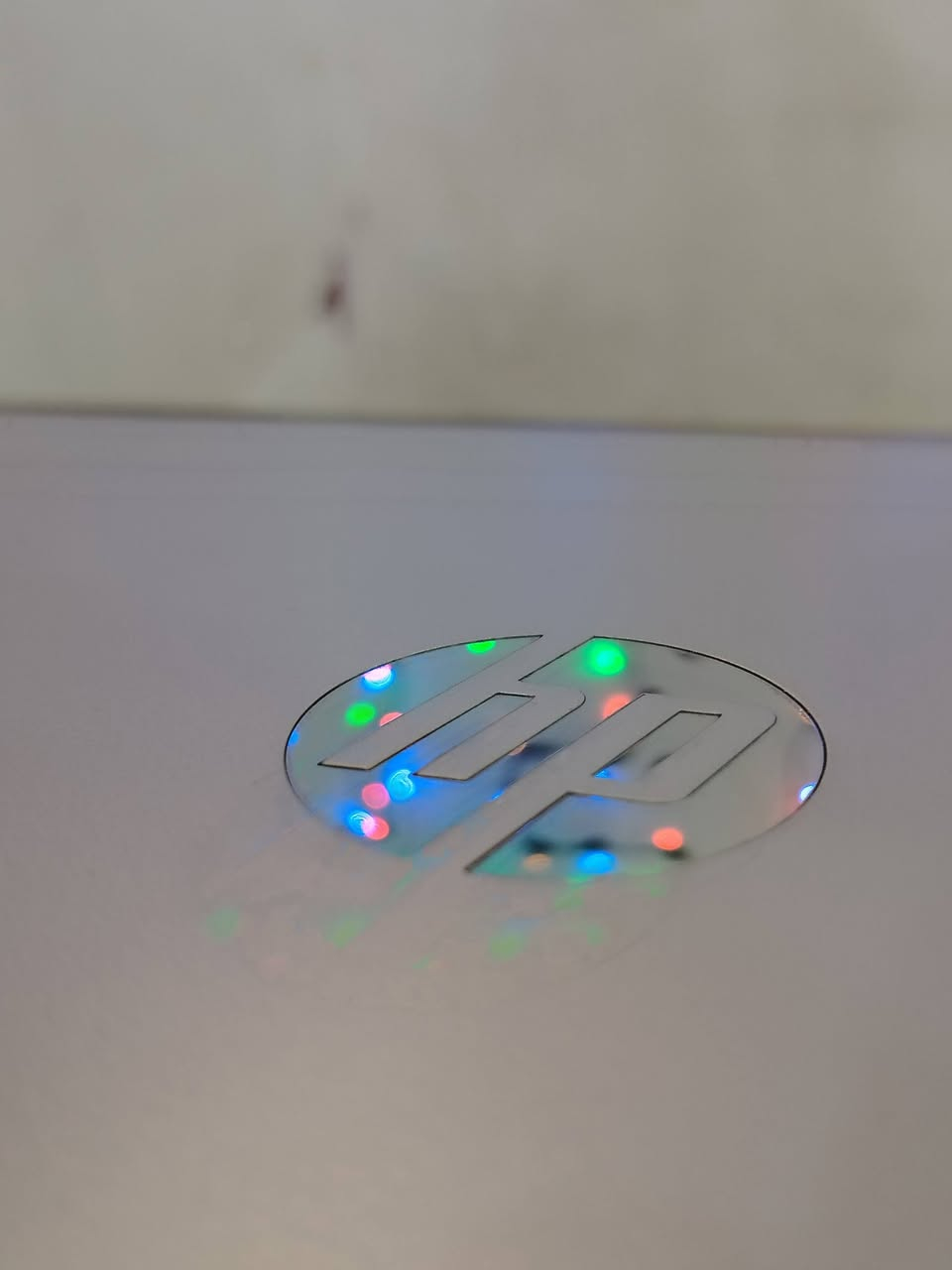 السلام عليكم لابتوب HP شاشة 15.6 للبيع .
السعر 295 الف وبي مجال قليل .

اللابتوب جدا نضيف وادائة قوي وممتاز يفيد الي عنده دراسة او العاب متوسطة او غيرها من الاستعمالات .

المواصفات :
المعالج intel cori5
الجيل : الثامن
كرت الشاشة : INTEL GRAPHICS 
الشاشة : فول اچ دي (FHD) حجم 15.6 دقتها والالوان جدا واضحه وتشغل 4K بالمشاهدة .
الرام : 8GB نوع DDR4 فدشي راقي .
الذاكرة : 256GB ssd M.2 
كيبورد عربي انكليزي ليزري .
كيبورد ميكانيكي .
سماعات ستيريو .
سبيكرات بجانب الى الكيبورد .
كامرة امامية واضحه 
بطارية اللابتوب ليثيوم تطول فوگ ال 4 ساعات ب الاستعمال المكثف . 
المنافذ :
منفذ  تايب سي  
منافذ USB 
منفذ Hdmi
ممفذ LAN
منفذ سماعات
وغيرهن بعد.
المميزات:
كيبورد عربي انكليزي ليزري ميكانيكي .
لونه فضي من الخارج والداخل فدشي مرتب

الملحقات:
ملحقاته كلها موجودة واصليه
كيبل ثلاثي اصلي.
شاحنة اللابتوب الاصليه  .
جنطة الابتوب هم بعدهي جديده غير مستخدمه .

منصب عليه وندوز 11 برو مفعل مدى الحياة وحزمه الاوفس كامله كذلك مفعلة مدى الحياة .

اللابتوب كلش نضيف ومواصفاته قويه ومحترمه وتصميمه كلش مرتب . ومابي أي نقص كيبورد سماعات انترنت شاشة كامرة كله شغال وممتاز وماب اي نقص من اي ناحية .
وكلشي بي بعده جديد ونضيف مثل ماموضح.

السعر : 295 الف وبي مجال جدا قليل .

مكاني النجف والي يريده توصيل هم موجود ان شاء الله .

***********

(لابتوب للبيع النجف بغداد الانبار البصرة حاسبة محمولة منضدية دل dell hp pc laptops laptop computer )
