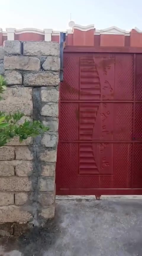 السلام عليكم دار للبيع العنوان التل العالي مساحه الدار 400 يتكون الدار من ثلاث غرف وهول وممر ومطبخ وحمام وربعه خارجيه السعر 27 وإذا مقدمه زينه ابيع للاستفسار الاتصال على الرقم ***********
