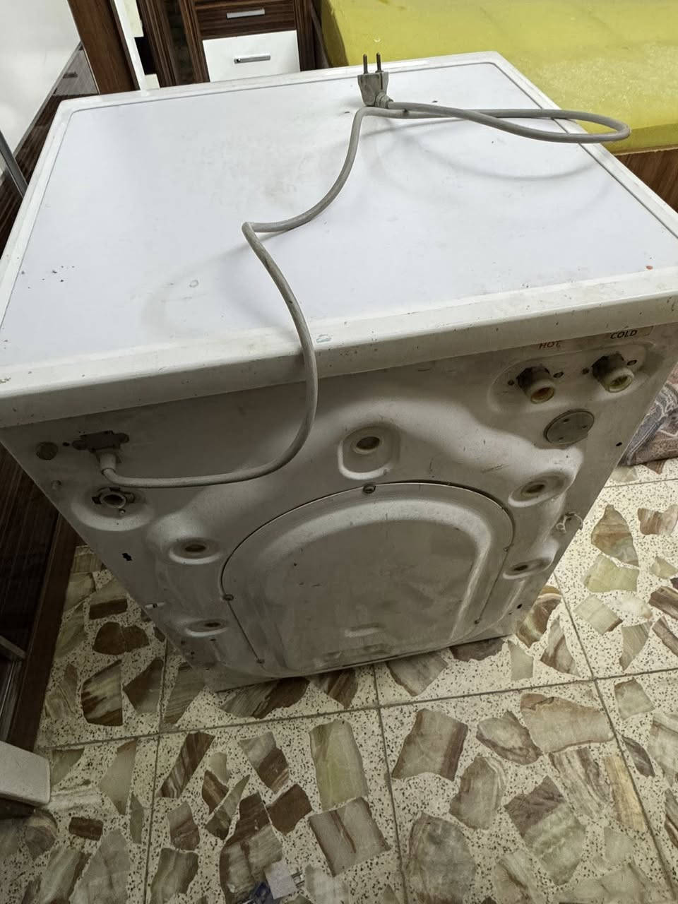 غساله فقط حوضها ميشتغل كلشي بيها شغال السع150  الف تواصل على الرقم ***********
