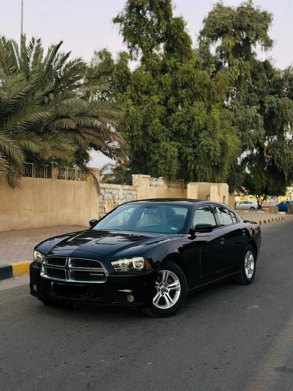 السلام عليكم
ادوات ادوات 
للبيع او مراوس 
جارجر 2014 خليجي 

متون شمالي طبق الاصل 
محرك 6سلندر 
عينه 260 غرفه عسلي 
كير مكينه كفاله 
شراي يتصل
‭***********
