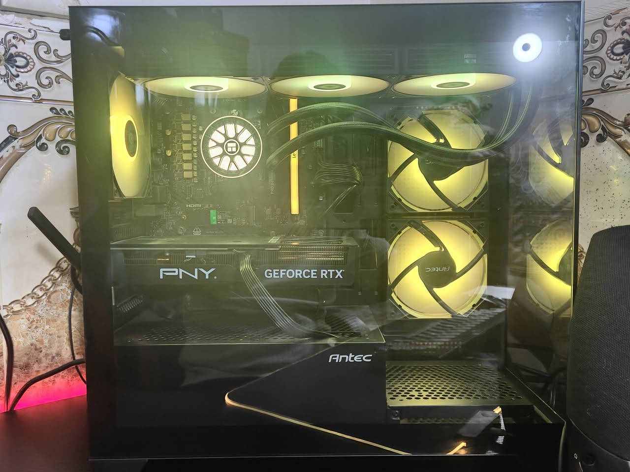 سلام عليكم 
تجميعة كاملة للبيع
..................
الكيس: Antec CX300M ARGB 🔥
المعالج: AMD Ryzen 7 7800X3D 🔥
كارت الشاشة: RTX 4070 SUPER 12GB 🔥
الرام: 16GB DDR5 🔥
اللوحة الأم: PRO B650M-B 🔥
نظام التبريد: مائي AQUA ELITE 360 V6  ARGB 🔥
..................
اما عن الشاشة
الموديل: MSI MAG 274QRF X24 🔥
الحجم: 27 بوصة (الحجم المثالي للألعاب) 🔥
الدقة: 2K WQHD (2560x1440) 🔥
التردد (السرعة): 240Hz 🔥
زمن الاستجابة: 0.5ms (GtG) 🔥
نوع البانل: Rapid IPS 🔥
..................
الاكسسوارات
كرسي كيمنك: من شركة NEW LIFE لون اسود مرصع بالاحمر + مساج للظهر🔥
طاوله لون اسود مثل ما موضحه بالصورة 🔥

UPS ONLINE  1KVA 🔥
Input: AC 220V 50Hz
Output: AC 220V 50Hz
Battery: DC 24V
Capacity: 1KVA/0.9KW
السعر مليونين ونص بيها مجال حق الجية 
كل القطع الي ذكرتهن متوفرات مع الكارتونة
مكاني صلاح الدين - الدجيل 
*********** 
..................
ملحقات اضافيه سعرها وحد 

سماعة UG-08S محيطيه 7.1 سعرها 30
ماوس لوجتك جي 502 وكيبورد لوجتك X66 استخدام اقل من شهر سعرهن 90 الف
جوستك G5 PRO استخدمتها مرة وحده ورجعتها بالكارتونه سعرها 20 الف
تبريد هوائي FUSION MN-2000 
سماعه سبيكر يجي وياها مايكرفون 15 الف
