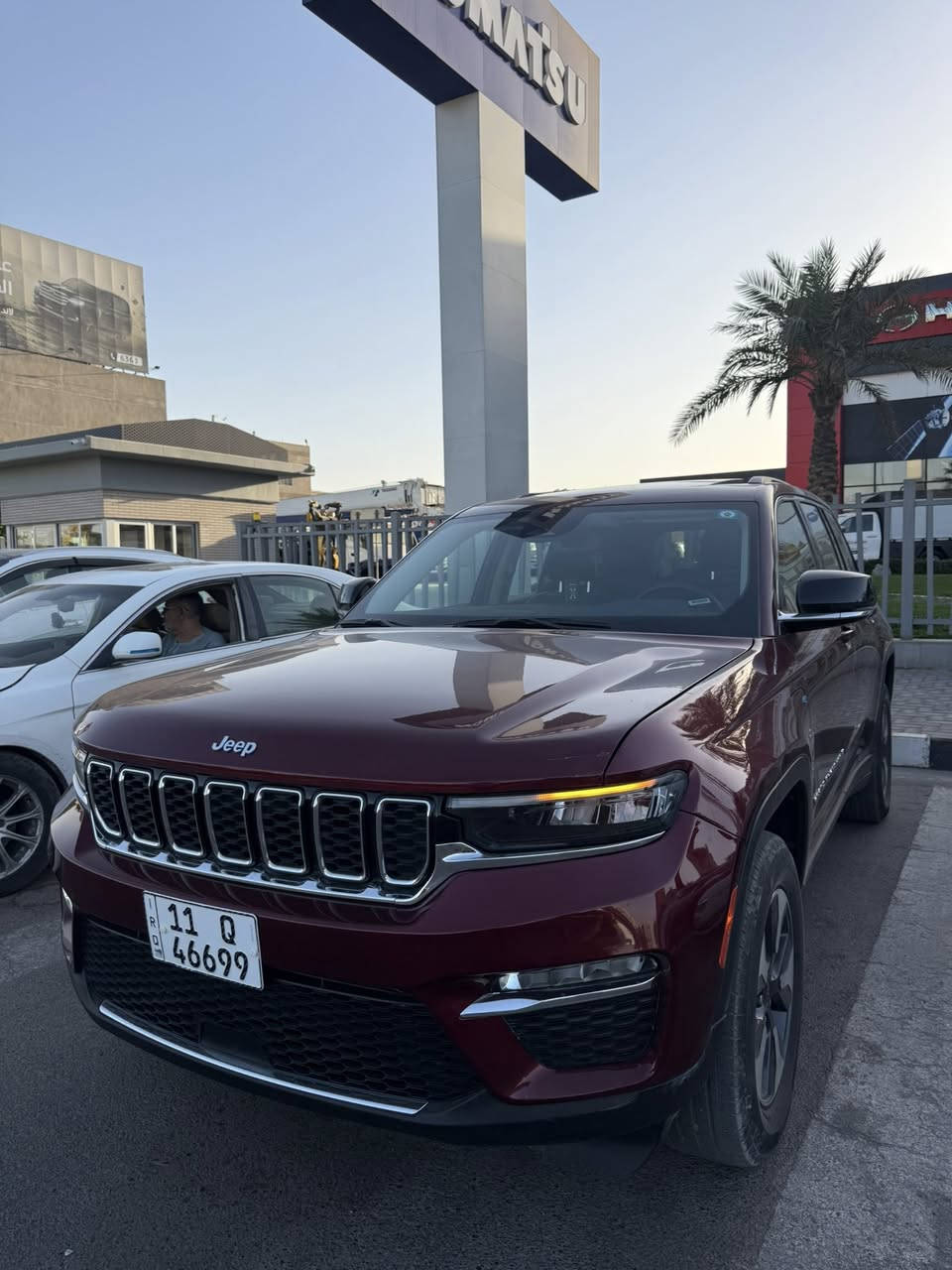 • النوع: Jeep Grand Cherokee 4xe
(هايبرد – كهرباء + بنزين)
 • موديل:2023
• الدفع: رباعي (4x4)
 • اللون: خمري ميتاليك (فاخر)
 • المقاعد: 5 راكب
 • ترخيص: عراقي (أرقام بغداد)
 • حالة السيارة: نظيفة جدًا، شبه وكالة ✨

📌 مميزات إضافية:
 • شاشة لمس كبيرة مع أنظمة أندرويد أوتو + أبل كاربلاي
 • شاشة عدادات رقمية (Digital Cluster)
 • أنظمة أمان متطورة (رادار، مانع تصادم، مثبت سرعة متكيف)
 • فتحة سقف بانوراما
 • إضاءة LED أمامية وخلفية
 • توفير بالوقود مع قوة المحرك الهجينة
• ملاحضة : السيارة وارد امريكي ليبل واحد بدون ايرباك ضربتها بسيطة  ‼️

💰 السعر: [337$] وقابل للتفاوض
📞 للاتصال والاستفسار: [***********] 
• العنوان بغداد

