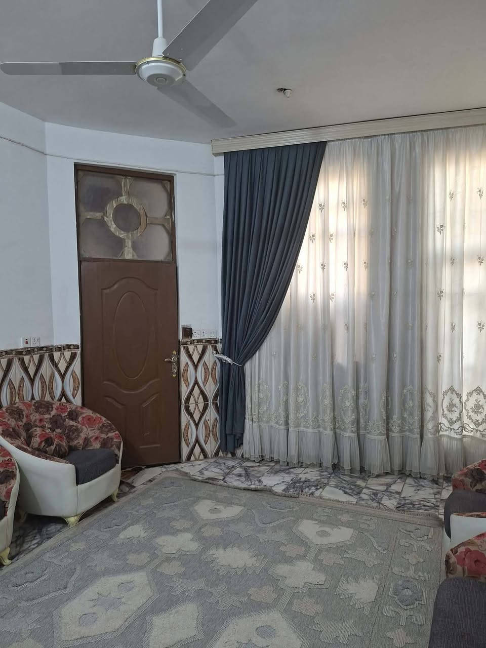 السلام عليكم
مشتمل طابقين ١٥٠ متر مربع 
 باسم المالك سند 25 خلف بنزين خانه اضواء الحله 
غرفتين نوم مطبخ صاله كلدور مجمع صحيات 
الارضيه مرمر بيت كامل مناقصه شي 
خدمات متوفره 
*********** صاحب الدار 
مكلفه بالنشر اي استفسار اتصل واتساب
