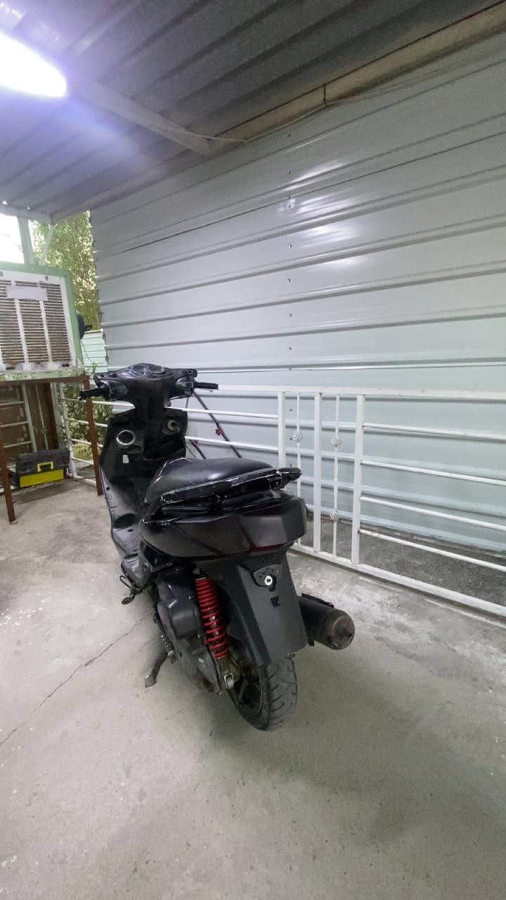 سلام عليكم
سكنس فحل للبيع او مراوس بماكس عدله 

بوشه 58 كلشي شغال بيها سلف كهربائيات كلها شغاله نقصها بس كلجات لان كلجاتها كلش تعبانه دراجه شلعتها ومعدلها تعبانه كلش مكينتها تخبل مابيها ايشي كل 15 يوم ابدللها دهن يورل 

مكاني بغداد حي الاعلام رقمي (***********) موجود واتساب فقط
