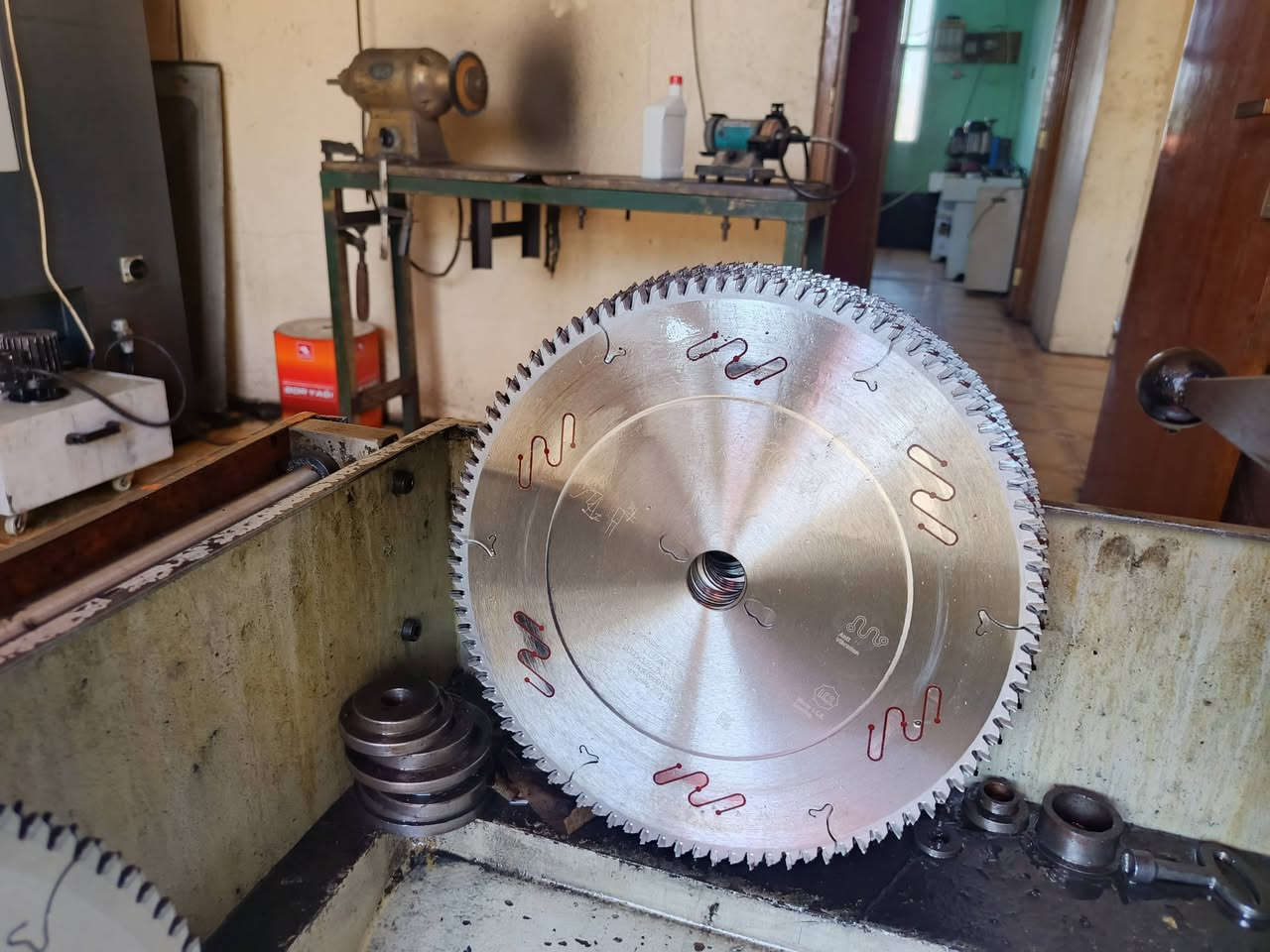 تم ترجيع الصؤاني 100/100 عن طريق الحاسبات حد بلادي مال شركه..... سنتر بابل لبيع مكائن النجاره/Babylon Center  ... تمتاز بجميع انواع الحد الاصؤاني... يمكنكم الاستفسار فقط ع رقم. ***********
بابل شارع القياده قرب مدرسه الامام الصادق
