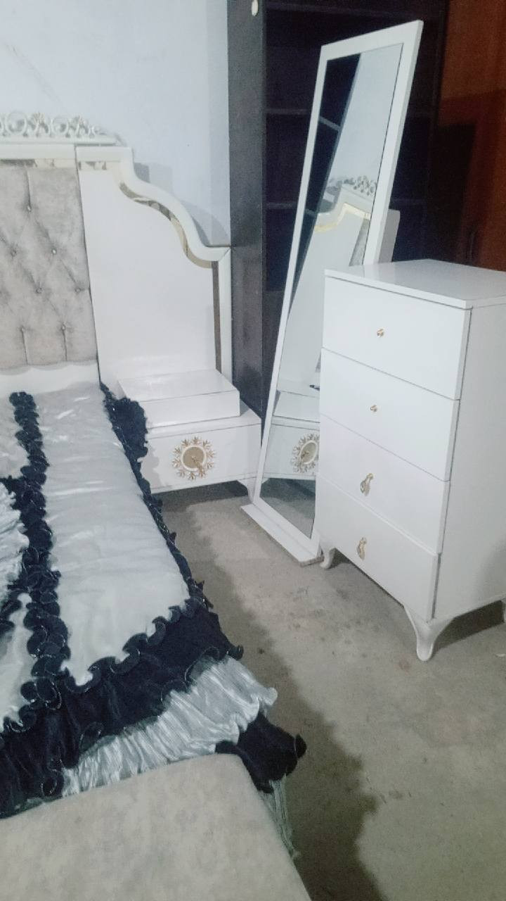 طخم تركي ملكي 8قطع سعر 650 الف عنوان سيميل مسيريك قرب صيدليه بيلا ب فرع ***********
