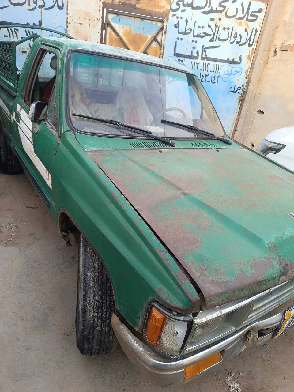 سنويه منتهيه صارلها9اشهر   
رقم بصرة 
سنويه بسم راعيها بيتهم بزبير ويريد مداور 
سياره جازه الشغل بس بيه تلحيضات
حداديه عوزه ترتيب 
محرك حلو كير هم حلو 
سياره متروكه محد يطلع بيها عوزه ترتيب 
وسياره مثل الي بصوره وشوف العين احسن
رقم الهاتف ***********
سعر خاص
