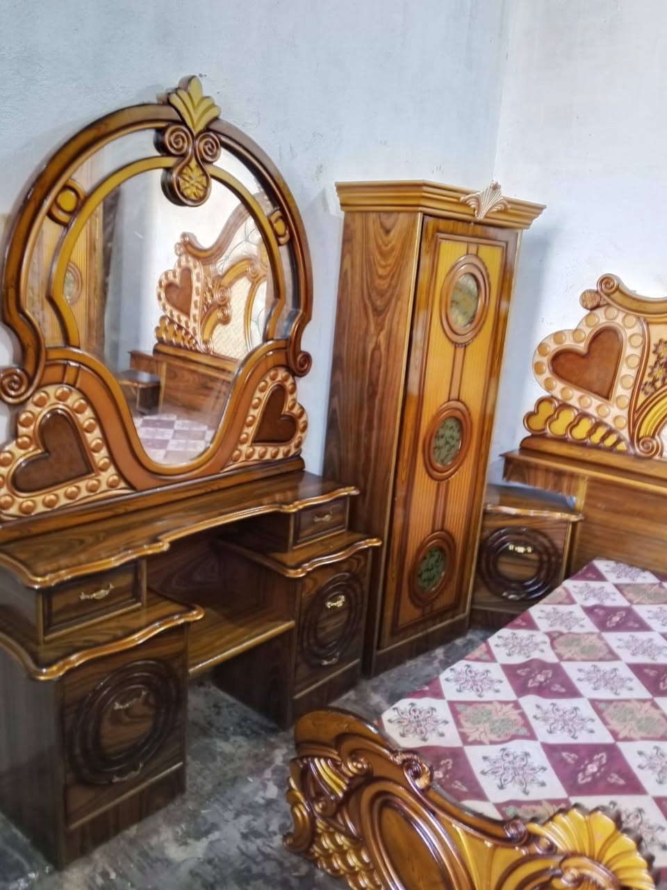 650غرفه ست ابواب اخت الجديده مال عرسان بغداد الحسينيه مال الراشديه وعندي توصيل***********
