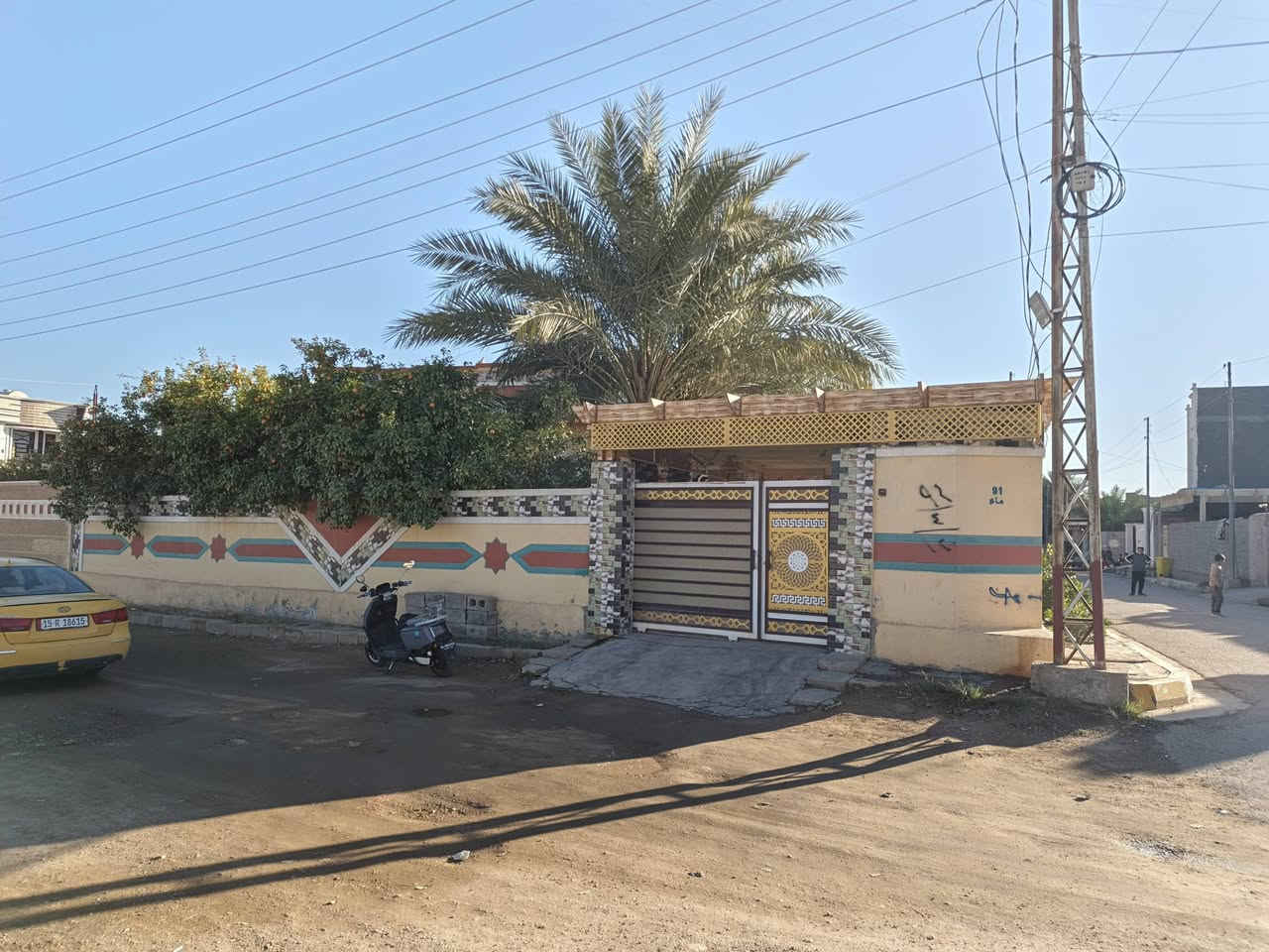 مرحبه ‏‪
بيت للبيع عامريه الصمود بحي الفرات قريب عل جملونات 

لمساحه  375 ركن عل شارعين قاط واحد
كامل من كلشي سقيفه وطرمه وحديقه 
لبيع يكون حسب لاتفاق وي لاثاث او بدون كامل من سبالت وتخم ديوان  
الاستفسار اكثر الاتصال عل رقم ‏‪***********‬‏
