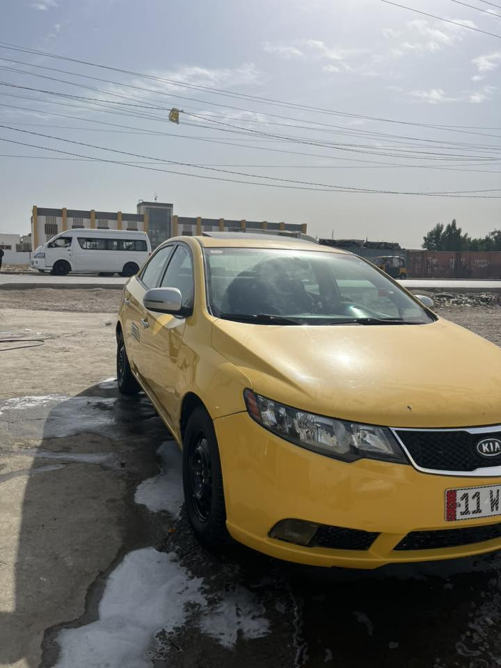 سلام عليكم كيا فورتي للبيع
مكينه 2000دوش صاله سبوعين من شاده 
كير خير من الله تبريد ثلج ❄️ 
حادثه جاملغ امامي مبدل وبيه طخات سياره 
فول مواصفات عده بصمه تايرات نضيفه صدر زين 
نقصه درايم شفت بيه طكه مكاني بغداد جميله 
معروضه 87وبيه مجال حق جيه  وهاذ رقمي ***********
