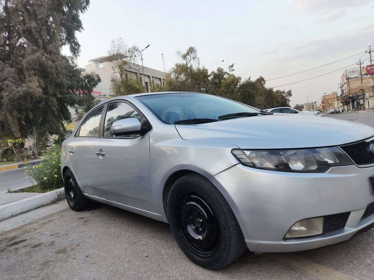 فورتي موديل 2010 فول مواصفات للاخير السياره جاهزه من كلشي محرك كير تبريد تخم تاير مابيه نقص جارده ومصبوغه جماليه بيه طختين بالجاملغات الخلفيه سعر 90 ورقه بيع او مراوس بكيا حمل مكان السياره كربلاء مركز المدينه الاستفسار ***********
