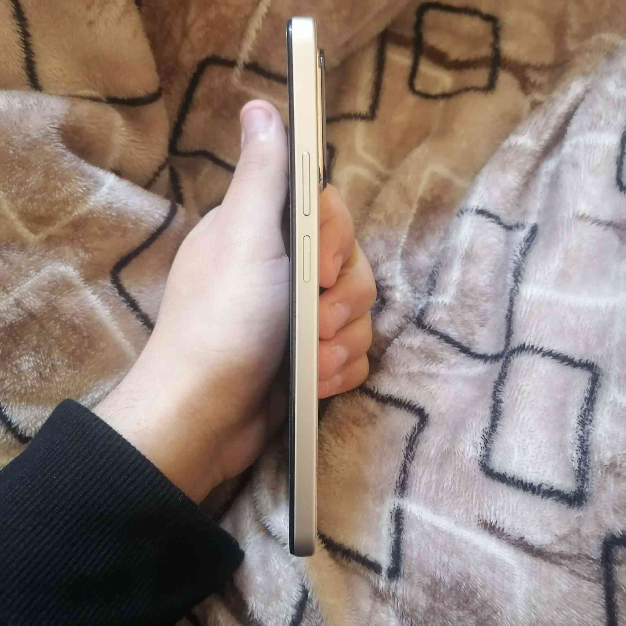 📱 هونور x7d 
💵 السعر: 110 ألف يرهم مراوس ويا اكس ماكس
🔹بوبجي 60 فريم 
🔹 الذاكرة: 256GB 
🔹 الجهاز شغال بالكامل بدون أي خلل
🔹 البصمة شغالة طبيعي
🔹 دبل سيم شغال طبيعي
🔹 الكامرات شغالات وتصويرهم حيل حلو 📸
🔹 الهزازات شغالات طبيعي
📌 ملاحظة:
فقط الشاصي بيه عواج قليل ما مئاثر نهائياً 
📍 الموقع: موصل – الأيمن 
📞 التواصل: خاص أو اتصال مباشر
***********
