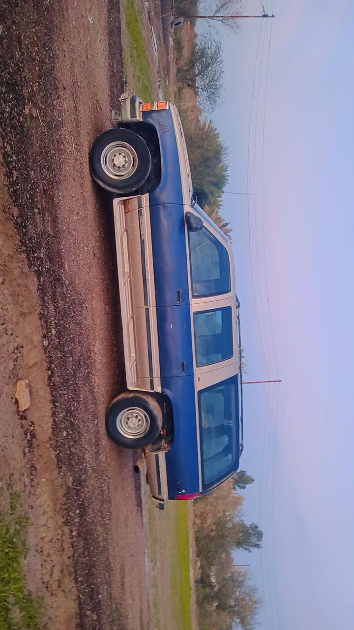 سيارة للبيع :-
سياره GMC  بهبهان فحل. 
السعر 33 ورقه وبيه مجال. 
المحرك كاز ( تحوير)  . 
الرقم بغداد - سنويه لحد 2029( مشروع وطني) 
 موديل 1993
 مراوس بسياره صيني او بيك اب  او سياره صيد عاليه. 

للتفاصيل اتصل علئ الرقم (***********) 
المكان / ذي قار - قضاء الفجر
