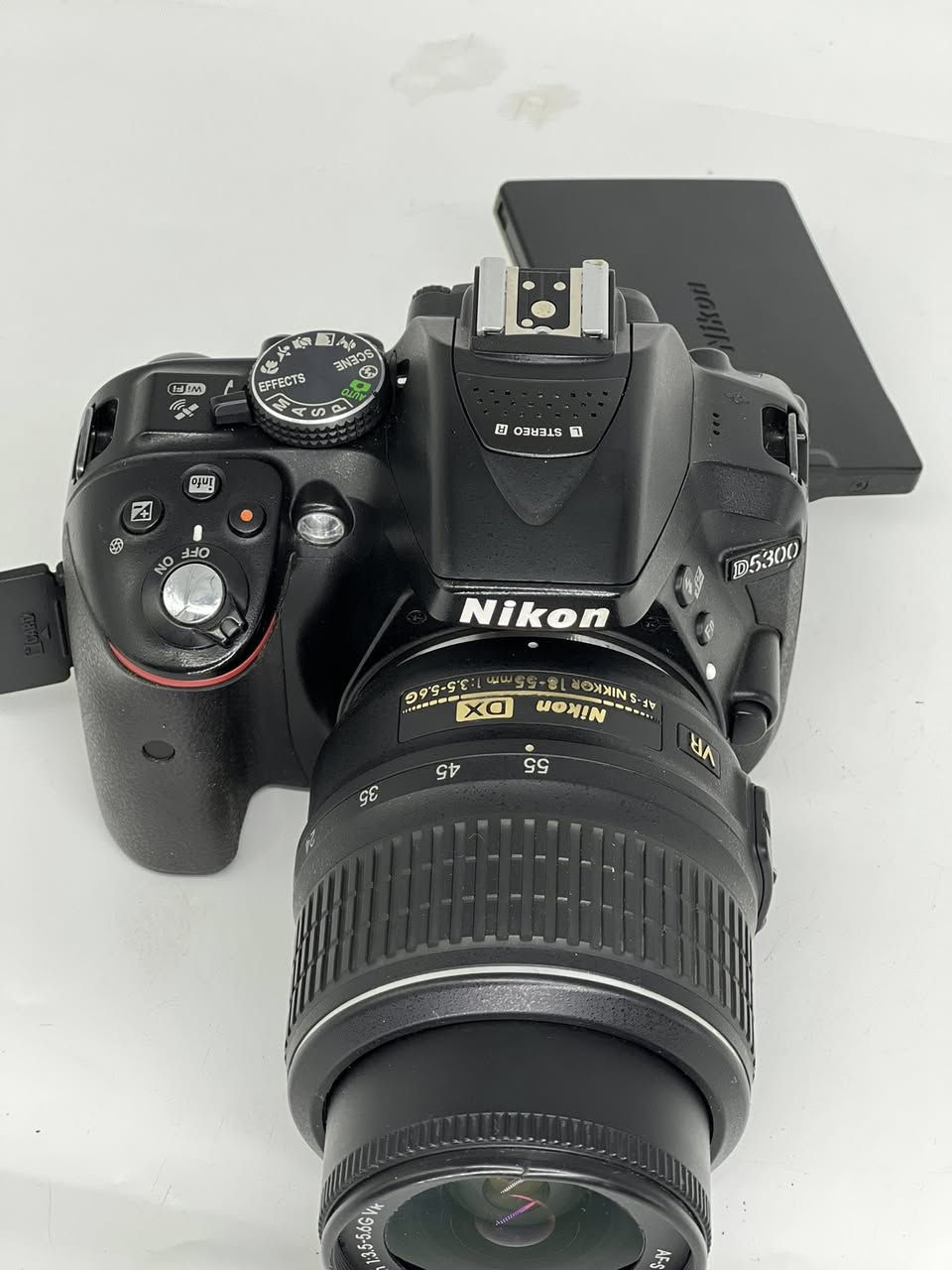 كأمره نيكون  (💣 ✨5300D 📸💣) نضافه 99/100 كامل ملحقات
شاشه قلابه 360 درجه📸
1- رام 32✅
2- حقيبه✅
3- حزام كتف✅
4- شاحنه اصليه ✅
5 بطاريه اصليه ✅ 
6- كيبل نقل صور ✅
يوجد توصيل كل العراق 🚚 السعر (⬅️345➡️) 
 ***********
