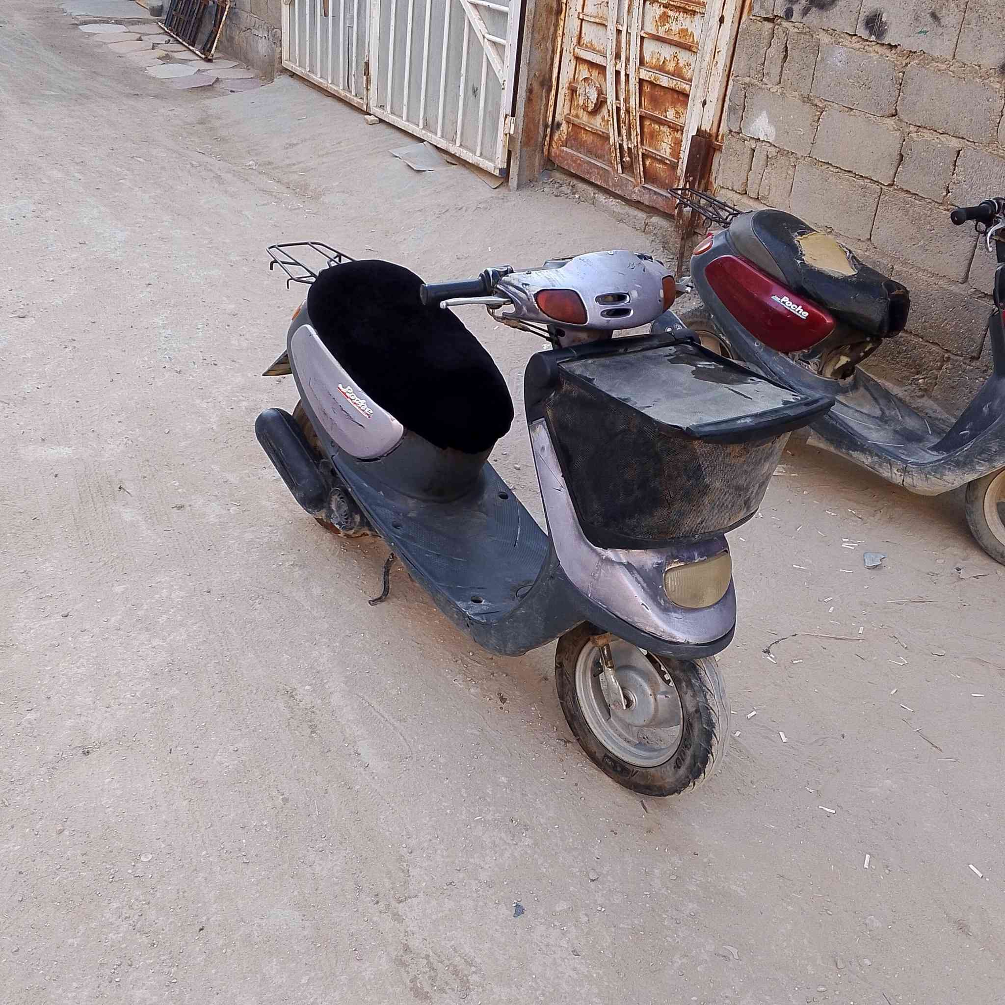 سلام عليكم دراجة منغولي ام سلة شغالة كلشي مابيهة محرك ناعم شعلة فول الشاصي ملحوم الكهربائيات ما تشتغل تحتاج ربط باتري مابيهة غير شي محرك كلش ناعم السعر 175 وبيهة مجال العنوان كربلاء البوبيات عمود 75 قرب اسواق كرز إستفسار خاص او ***********
