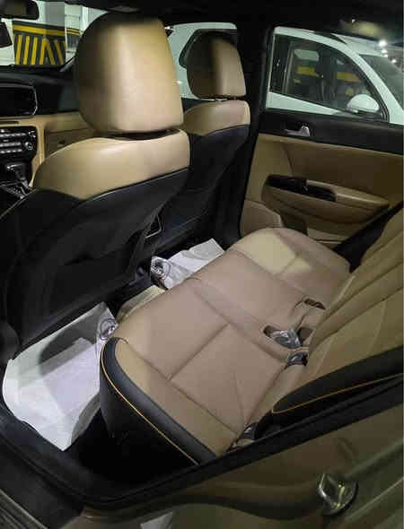 السلام عليكم 

سبورتج جي تي لاين خليجية موديل 2020 للبيع

الفئة : GT Line 

محرك 2000 دوش 

السيارة (( بيها صبغ نص باب السائق والخلفيه تبديل + صبغ 

والجاملغ الخلفي كلير  ))   موضحة بالصور 

فول مواصفات 1/1 لمتد 

المواصفات :

 🛑بانوراما

 🛑بصمة

 🛑هاند بريك بصمة 

 🛑شاشة نفكيشن

 🛑تحكمات ستيرن

 🛑جنطة بصمة

 🛑كشنات جلد

 🛑حساس امامي خلفي

 🛑كامرة دوارة

 🛑كراسي كهرباء

 🛑 لايت لد

 🛑تدفئة تبريد بالكشنات 

 وباقي المواصفات المعروفة بهذه الفئة 

ماشية  122 الف 

السعر : 19.000$  وبيها مجال بسيط❤️

مكاني بغداد / الوزيريه  

الاتصال على الرقم 

*********** بغداد
