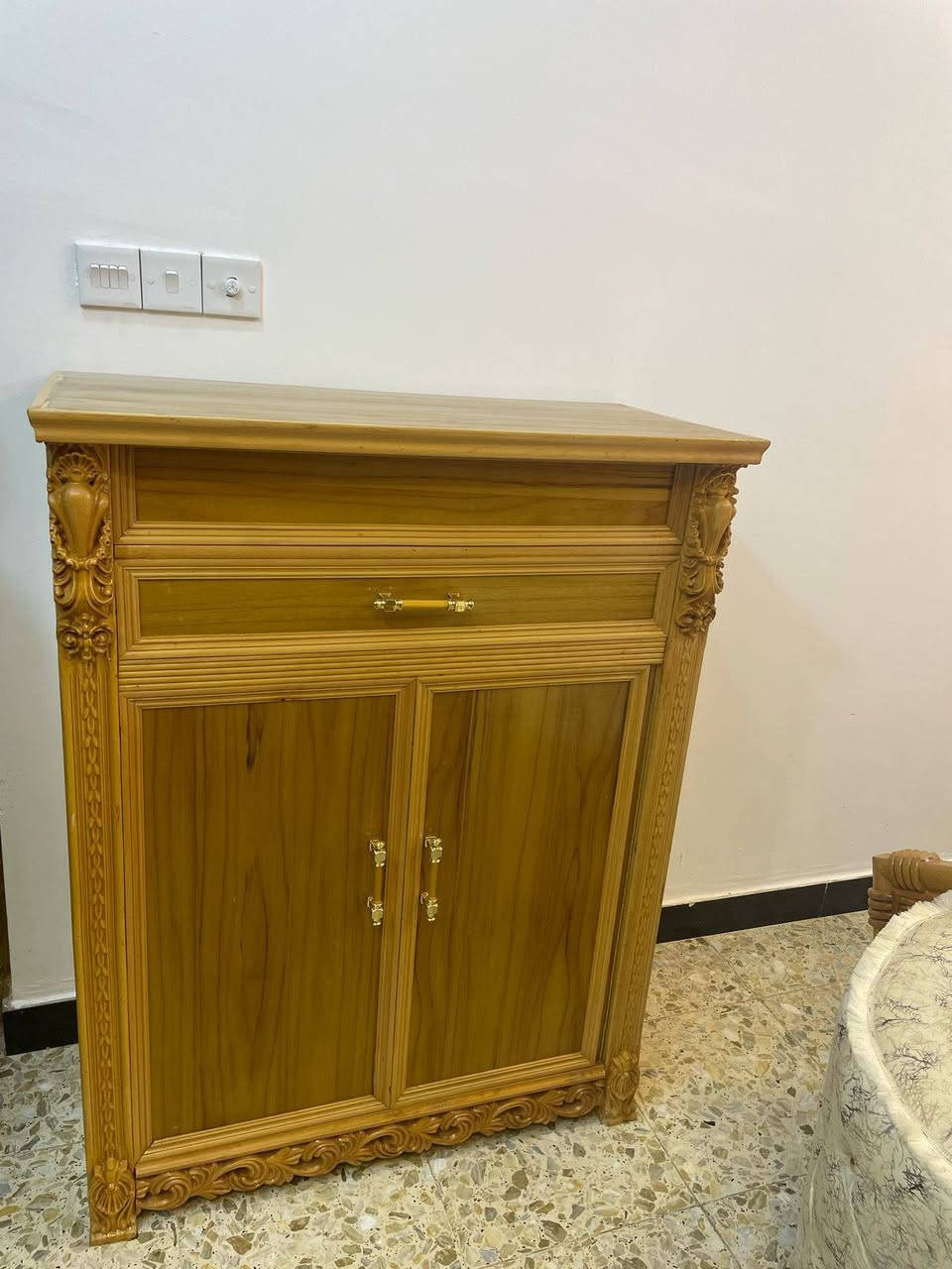 غرفة نوم جديده جديده بمعنى الكلمه تسكام خشب صاج  درجه اولى صار ا ٤ اشهر من فصلناها 
المكان بغداد
السعر مليونين وخمسميه بيهه مجال 
للتواصل ***********
