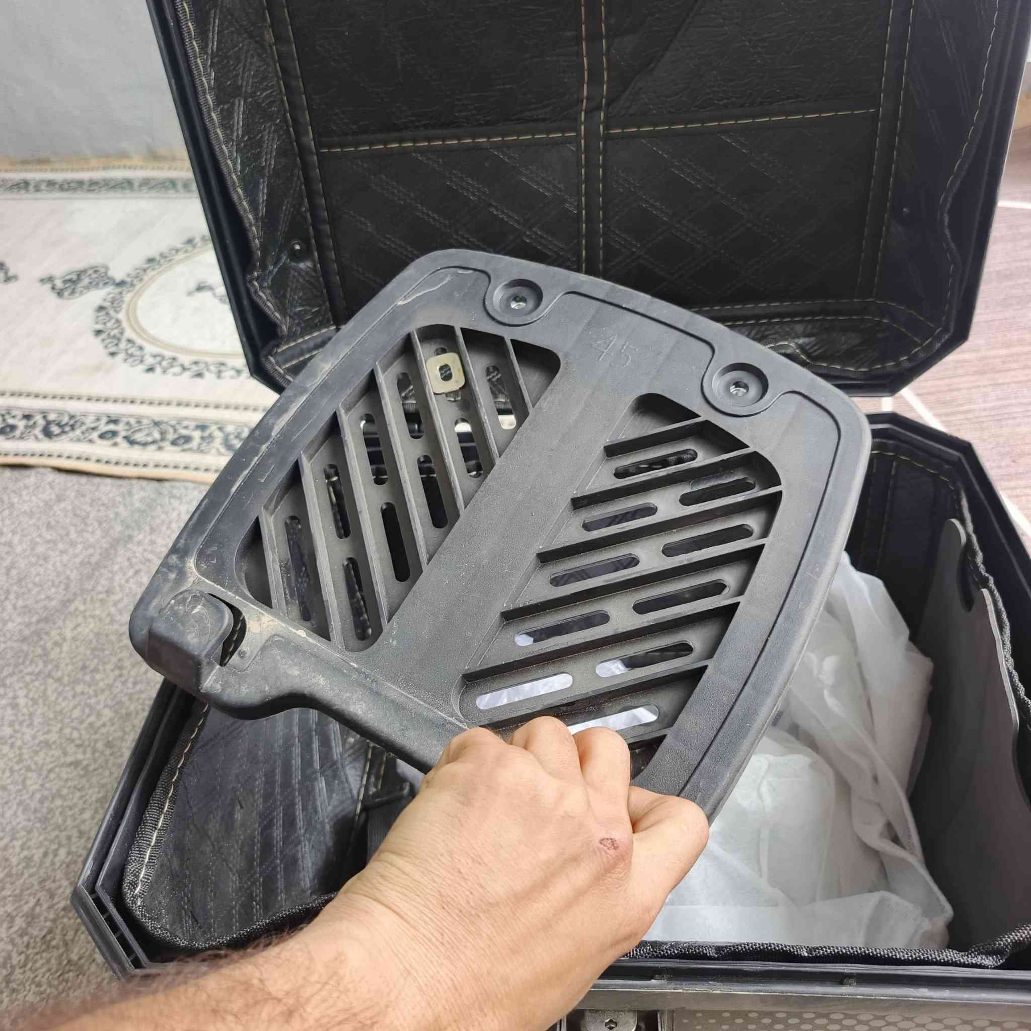 شباب صندوك مع خوذه جدد شديتهن   وفتحتهن مباشر وحتازيت وريد ابيعهن اقل سعر السوك. رجائن لحد يكسر بل سعر الخوذه قياسL
مع سماعات 🎧 بلوتوث داخلي مع شاحنه مع حاضنه صندوك كامله جيب وشد اي دراجه تصير السعر

٥٥الف وبل عافيه عل ياخذه مكاني نجف


**إذا كنت صاحب هذا الإعلان وتريد حذفه لأي سبب، رجاءا أرسل رسالة إلى الدعم الفني**