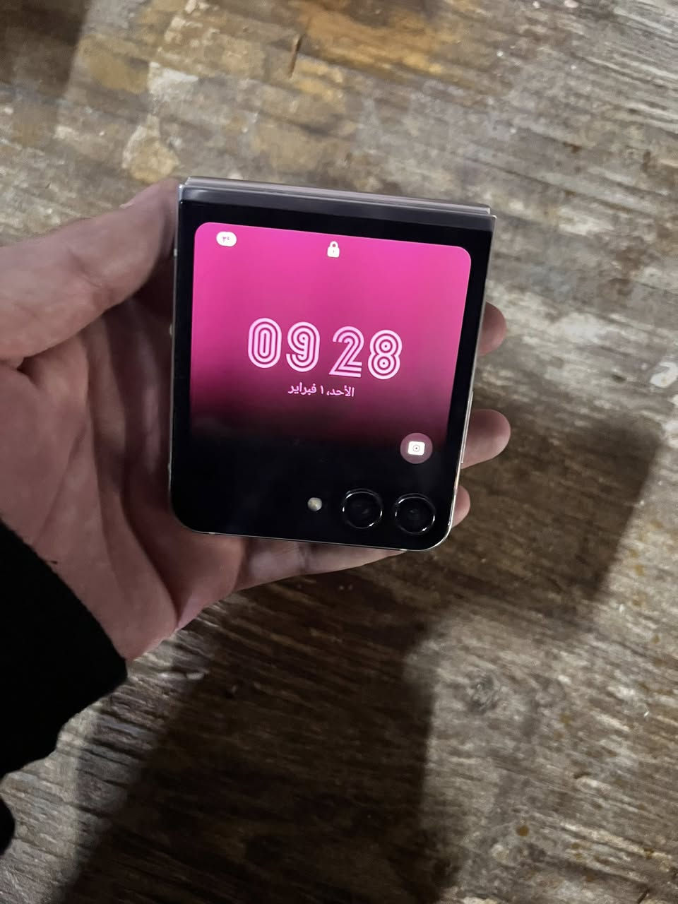 للبيع سامسونك زت فلب 5 الجهاز بي فقط شاشة ذاكرة 256 الجهاز دبل سيمكارت السعر 300   للاستفسار ***********
